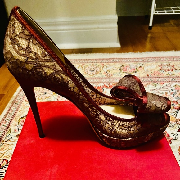 Valentino Couture Bow Lace Platform Pump Heels with Open Toe in Wine Colour - Picture 2 of 5